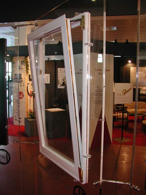 Finestra ad anta ribalta